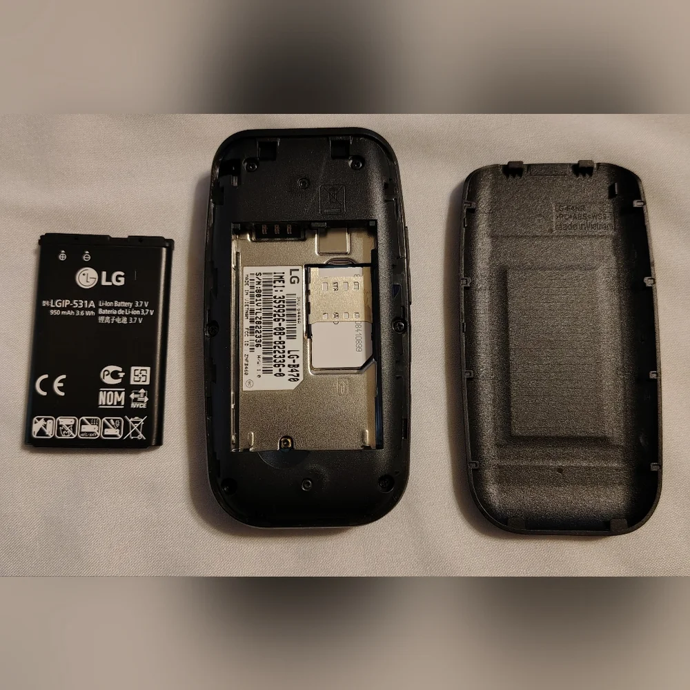 LG True B470 Black and Gray Cellular Flip Phone Like New Working Condition